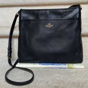 coach leather messenger / crossbody bag